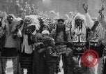 Standbild Blackfoot Indianer besuchen Sie New York City Mayor Walker New York City USA, 1927, aus Sekunde 35 historischem Filmmaterial Videoclip 65675052488