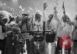 Standbild Blackfoot Indianer besuchen Sie New York City Mayor Walker New York City USA, 1927, aus Sekunde 38 historischem Filmmaterial Videoclip 65675052488