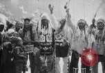 Standbild Blackfoot Indianer besuchen Sie New York City Mayor Walker New York City USA, 1927, aus Sekunde 39 historischem Filmmaterial Videoclip 65675052488