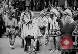 Standbild Blackfoot Indianer besuchen Sie New York City Mayor Walker New York City USA, 1927, aus Sekunde 41 historischem Filmmaterial Videoclip 65675052488