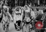 Standbild Blackfoot Indianer besuchen Sie New York City Mayor Walker New York City USA, 1927, aus Sekunde 45 historischem Filmmaterial Videoclip 65675052488