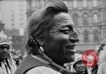 Standbild Blackfoot Indianer besuchen Sie New York City Mayor Walker New York City USA, 1927, aus Sekunde 49 historischem Filmmaterial Videoclip 65675052488
