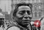 Standbild Blackfoot Indianer besuchen Sie New York City Mayor Walker New York City USA, 1927, aus Sekunde 53 historischem Filmmaterial Videoclip 65675052488