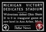 Immagine di La prima partita di calcio nel 1927 a New Michigan Stadium Ann Arbor Michigan USA, 1927, secondo 10 filmato di repertorio 65675052490