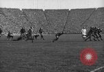Immagine di La prima partita di calcio nel 1927 a New Michigan Stadium Ann Arbor Michigan USA, 1927, secondo 36 filmato di repertorio 65675052490