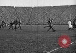 Immagine di La prima partita di calcio nel 1927 a New Michigan Stadium Ann Arbor Michigan USA, 1927, secondo 38 filmato di repertorio 65675052490