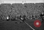 Immagine di La prima partita di calcio nel 1927 a New Michigan Stadium Ann Arbor Michigan USA, 1927, secondo 49 filmato di repertorio 65675052490