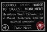Immagine di Presidente Calvin Coolidge a Mount Rushmore Black Hills South Dakota USA, 1927, secondo 4 filmato di repertorio 65675052493