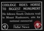 Immagine di Presidente Calvin Coolidge a Mount Rushmore Black Hills South Dakota USA, 1927, secondo 6 filmato di repertorio 65675052493