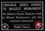 Immagine di Presidente Calvin Coolidge a Mount Rushmore Black Hills South Dakota USA, 1927, secondo 12 filmato di repertorio 65675052493