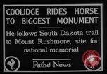 Immagine di Presidente Calvin Coolidge a Mount Rushmore Black Hills South Dakota USA, 1927, secondo 13 filmato di repertorio 65675052493