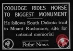 Immagine di Presidente Calvin Coolidge a Mount Rushmore Black Hills South Dakota USA, 1927, secondo 14 filmato di repertorio 65675052493