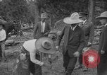 Immagine di Presidente Calvin Coolidge a Mount Rushmore Black Hills South Dakota USA, 1927, secondo 17 filmato di repertorio 65675052493