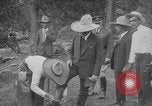Immagine di Presidente Calvin Coolidge a Mount Rushmore Black Hills South Dakota USA, 1927, secondo 21 filmato di repertorio 65675052493
