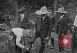 Immagine di Presidente Calvin Coolidge a Mount Rushmore Black Hills South Dakota USA, 1927, secondo 22 filmato di repertorio 65675052493