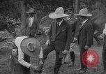 Immagine di Presidente Calvin Coolidge a Mount Rushmore Black Hills South Dakota USA, 1927, secondo 23 filmato di repertorio 65675052493