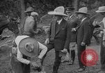 Immagine di Presidente Calvin Coolidge a Mount Rushmore Black Hills South Dakota USA, 1927, secondo 27 filmato di repertorio 65675052493