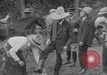 Immagine di Presidente Calvin Coolidge a Mount Rushmore Black Hills South Dakota USA, 1927, secondo 28 filmato di repertorio 65675052493