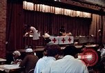Standbild Roten Kreuzes United States USA, 1972, aus Sekunde 3 historischem Filmmaterial Videoclip 65675052497
