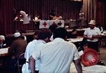Standbild Roten Kreuzes United States USA, 1972, aus Sekunde 6 historischem Filmmaterial Videoclip 65675052497