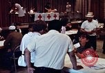Standbild Roten Kreuzes United States USA, 1972, aus Sekunde 7 historischem Filmmaterial Videoclip 65675052497