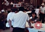 Standbild Roten Kreuzes United States USA, 1972, aus Sekunde 8 historischem Filmmaterial Videoclip 65675052497