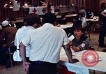 Standbild Roten Kreuzes United States USA, 1972, aus Sekunde 9 historischem Filmmaterial Videoclip 65675052497