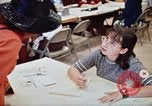 Standbild Roten Kreuzes United States USA, 1972, aus Sekunde 10 historischem Filmmaterial Videoclip 65675052497