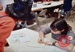 Standbild Roten Kreuzes United States USA, 1972, aus Sekunde 16 historischem Filmmaterial Videoclip 65675052497