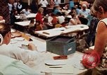 Standbild Roten Kreuzes United States USA, 1972, aus Sekunde 28 historischem Filmmaterial Videoclip 65675052497