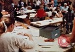 Standbild Roten Kreuzes United States USA, 1972, aus Sekunde 30 historischem Filmmaterial Videoclip 65675052497