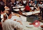 Standbild Roten Kreuzes United States USA, 1972, aus Sekunde 31 historischem Filmmaterial Videoclip 65675052497
