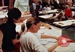 Standbild Roten Kreuzes United States USA, 1972, aus Sekunde 35 historischem Filmmaterial Videoclip 65675052497