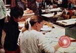 Standbild Roten Kreuzes United States USA, 1972, aus Sekunde 37 historischem Filmmaterial Videoclip 65675052497