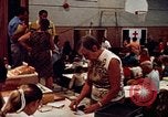Standbild Roten Kreuzes United States USA, 1972, aus Sekunde 39 historischem Filmmaterial Videoclip 65675052497