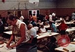 Standbild Roten Kreuzes United States USA, 1972, aus Sekunde 43 historischem Filmmaterial Videoclip 65675052497