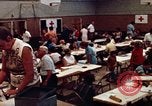 Standbild Roten Kreuzes United States USA, 1972, aus Sekunde 44 historischem Filmmaterial Videoclip 65675052497