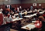 Standbild Roten Kreuzes United States USA, 1972, aus Sekunde 45 historischem Filmmaterial Videoclip 65675052497