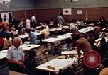 Standbild Roten Kreuzes United States USA, 1972, aus Sekunde 46 historischem Filmmaterial Videoclip 65675052497
