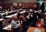 Standbild Roten Kreuzes United States USA, 1972, aus Sekunde 48 historischem Filmmaterial Videoclip 65675052497