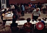 Standbild Roten Kreuzes United States USA, 1972, aus Sekunde 58 historischem Filmmaterial Videoclip 65675052497