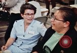 Standbild Roten Kreuzes United States USA, 1972, aus Sekunde 59 historischem Filmmaterial Videoclip 65675052497