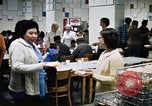Image Les travailleurs de la Croix-Rouge United States USA, 1972, de la seconde 14 séquences d'archives historiques vidéo 65675052498