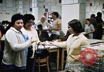 Image Les travailleurs de la Croix-Rouge United States USA, 1972, de la seconde 15 séquences d'archives historiques vidéo 65675052498