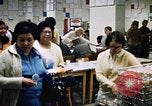 Image Les travailleurs de la Croix-Rouge United States USA, 1972, de la seconde 16 séquences d'archives historiques vidéo 65675052498