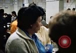 Image Les travailleurs de la Croix-Rouge United States USA, 1972, de la seconde 19 séquences d'archives historiques vidéo 65675052498