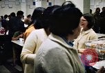 Image Les travailleurs de la Croix-Rouge United States USA, 1972, de la seconde 21 séquences d'archives historiques vidéo 65675052498