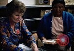 Image Les travailleurs de la Croix-Rouge United States USA, 1972, de la seconde 39 séquences d'archives historiques vidéo 65675052498