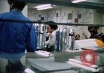 Image Les travailleurs de la Croix-Rouge United States USA, 1972, de la seconde 62 séquences d'archives historiques vidéo 65675052498