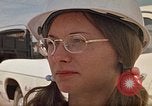 Standbild Volunteer worker Rapid City South Dakota USA, 1972, aus Sekunde 16 historischem Filmmaterial Videoclip 65675052501